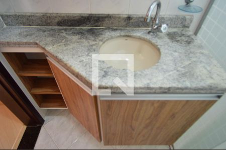 Casa à venda com 180m², 2 quartos e 2 vagasBanheiro da suite 1