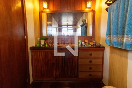 Casa à venda com 635m², 4 quartos e 4 vagas Casa à venda com 635m², 4 quartos e 4 vagasBanheiro da Suíte 2