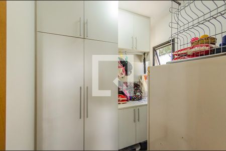 Apartamento à venda com 128m², 4 quartos e 2 vagas Apartamento à venda com 128m², 4 quartos e 2 vagasQuarto de Serviço