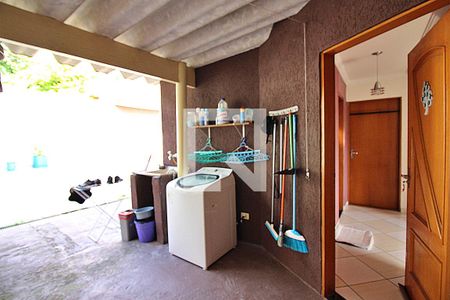 Casa à venda com 379m², 5 quartos e 6 vagasLavanderia Casa 2