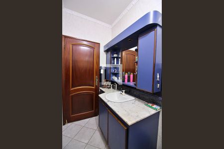 Casa à venda com 379m², 5 quartos e 6 vagasBanheiro Social