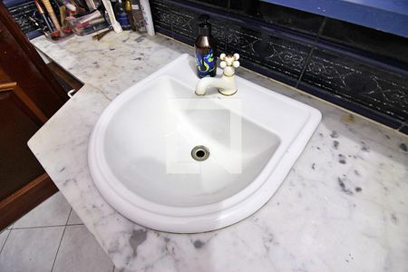 Casa à venda com 379m², 5 quartos e 6 vagasBanheiro Social