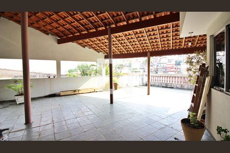Casa à venda com 379m², 5 quartos e 6 vagasVaranda 