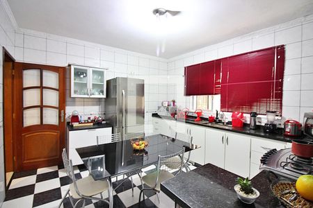 Casa à venda com 379m², 5 quartos e 6 vagasCozinha
