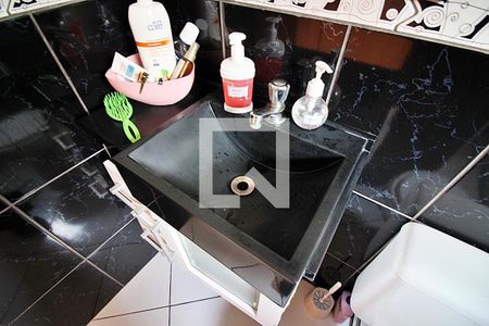 Casa à venda com 379m², 5 quartos e 6 vagasBanheiro Social Casa 2