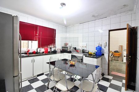 Casa à venda com 379m², 5 quartos e 6 vagasCozinha