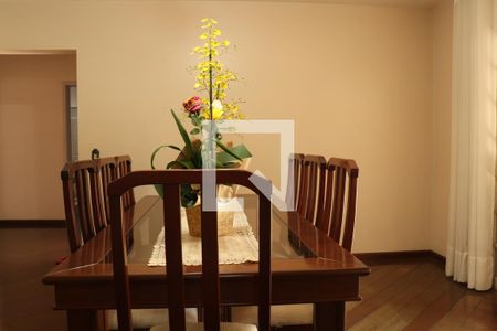 Casa à venda com 350m², 3 quartos e 2 vagasSala