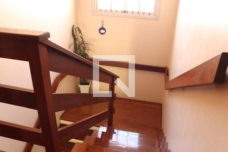 Casa à venda com 350m², 3 quartos e 2 vagasEscada