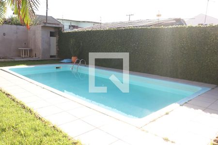 Casa à venda com 350m², 3 quartos e 2 vagasÁrea comum - Piscina