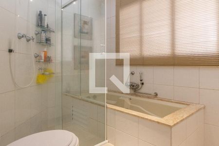 Casa à venda com 220m², 3 quartos e 2 vagas Casa à venda com 220m², 3 quartos e 2 vagasBanheiro Social