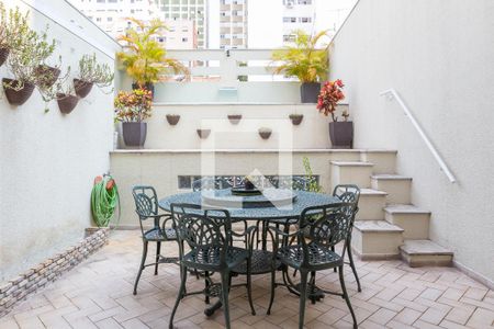 Casa à venda com 220m², 3 quartos e 2 vagas Casa à venda com 220m², 3 quartos e 2 vagasQuintal