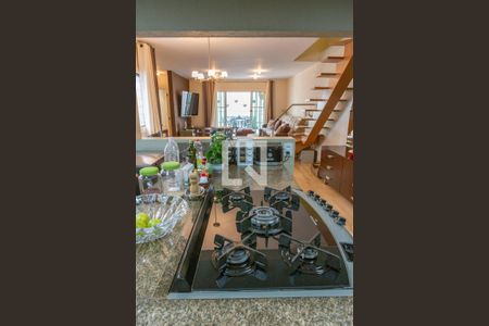 Casa à venda com 220m², 3 quartos e 2 vagas Casa à venda com 220m², 3 quartos e 2 vagasCozinha