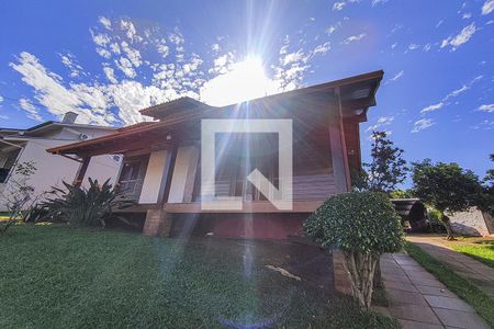 Casa à venda com 120m², 3 quartos e 2 vagas Casa à venda com 120m², 3 quartos e 2 vagasFachada
