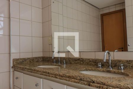 Apartamento para alugar com 147m², 4 quartos e 2 vagas Apartamento para alugar com 147m², 4 quartos e 2 vagasBanheiro Suíte 1