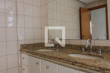 Apartamento para alugar com 147m², 4 quartos e 2 vagas Apartamento para alugar com 147m², 4 quartos e 2 vagasBanheiro Suíte 1
