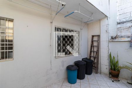 Casa à venda com 180m², 3 quartos e 2 vagas Casa à venda com 180m², 3 quartos e 2 vagasQuintal dos Fundos