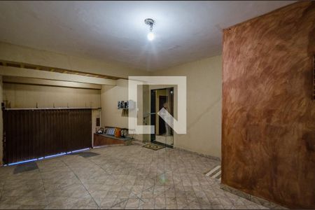 Casa à venda com 900m², 4 quartos e 3 vagas Casa à venda com 900m², 4 quartos e 3 vagasGaragem