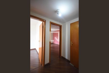 Corredor de apartamento para alugar com 3 quartos, 110m² em Vila Suzana, São Paulo