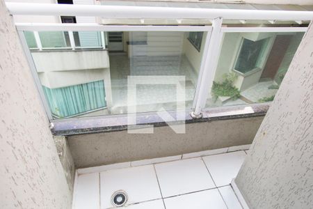 Casa de condomínio à venda com 83m², 2 quartos e 2 vagasSacada do Quarto 1