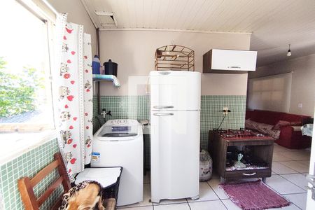 Casa à venda com 160m², 4 quartos e 1 vaga Casa à venda com 160m², 4 quartos e 1 vagaCozinha e Área de Serviço  2º piso