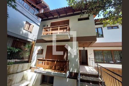 Casa para alugar com 361m², 5 quartos e 3 vagasFachada