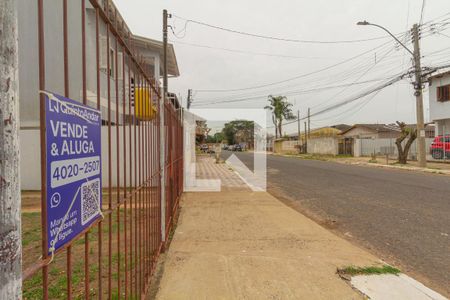 Casa para alugar com 220m², 2 quartos e 2 vagas Casa para alugar com 220m², 2 quartos e 2 vagasVista da Rua