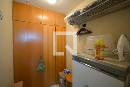 Apartamento à venda com 270m², 3 quartos e 4 vagas Apartamento à venda com 270m², 3 quartos e 4 vagasQuarto de Serviço