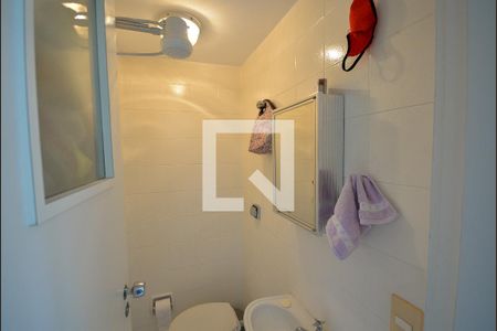 Apartamento à venda com 270m², 3 quartos e 4 vagas Apartamento à venda com 270m², 3 quartos e 4 vagasBanheiro de Serviço