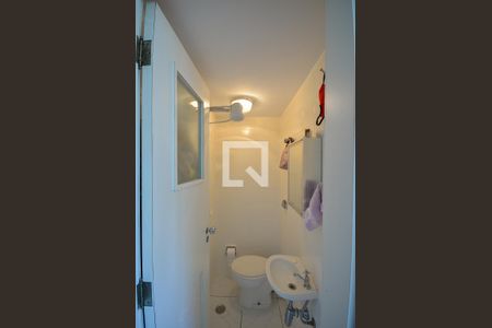 Apartamento à venda com 270m², 3 quartos e 4 vagas Apartamento à venda com 270m², 3 quartos e 4 vagasBanheiro de Serviço