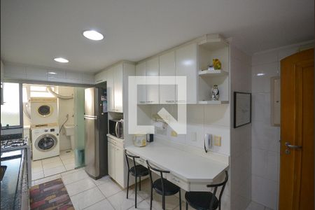 Apartamento à venda com 270m², 3 quartos e 4 vagas Apartamento à venda com 270m², 3 quartos e 4 vagasCozinha