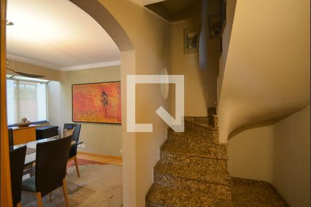 Apartamento à venda com 270m², 3 quartos e 4 vagas Apartamento à venda com 270m², 3 quartos e 4 vagasCirculação