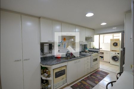 Apartamento à venda com 270m², 3 quartos e 4 vagas Apartamento à venda com 270m², 3 quartos e 4 vagasCozinha