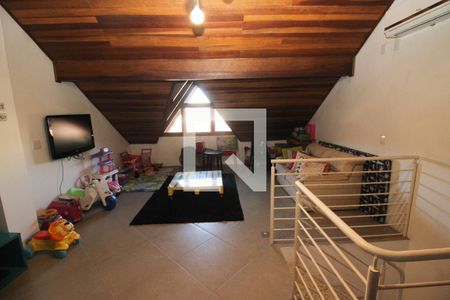 Casa de condomínio à venda com 137m², 3 quartos e 2 vagas Casa de condomínio à venda com 137m², 3 quartos e 2 vagasSotão da Casa