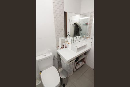 Casa de condomínio à venda com 137m², 3 quartos e 2 vagas Casa de condomínio à venda com 137m², 3 quartos e 2 vagasBanheiro da Suíte