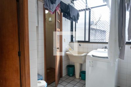 Apartamento à venda com 140m², 3 quartos e 2 vagas Apartamento à venda com 140m², 3 quartos e 2 vagasÁrea de Serviço