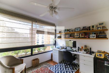 Apartamento à venda com 370m², 3 quartos e 6 vagas Apartamento à venda com 370m², 3 quartos e 6 vagasEscritório