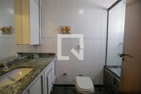 Apartamento à venda com 211m², 3 quartos e 3 vagasBanheiro da Suíte 2