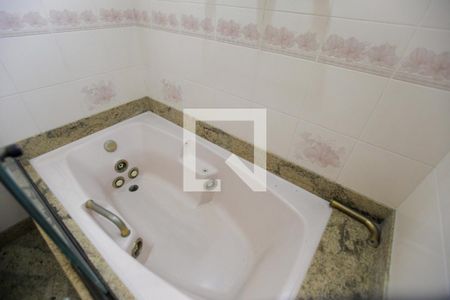 Apartamento à venda com 211m², 3 quartos e 3 vagasBanheiro da Suíte 1