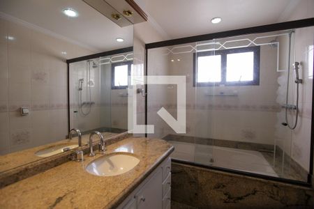 Apartamento à venda com 211m², 3 quartos e 3 vagasBanheiro da Suíte 1