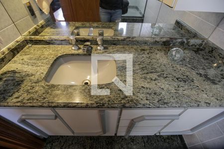 Apartamento à venda com 211m², 3 quartos e 3 vagasBanheiro da Suíte 2
