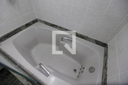 Apartamento à venda com 211m², 3 quartos e 3 vagasBanheiro da Suíte 2