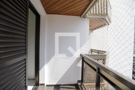 Apartamento à venda com 211m², 3 quartos e 3 vagasSacada da suíte