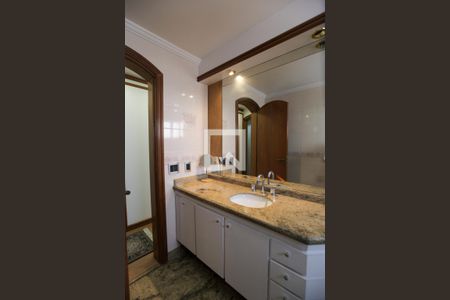 Apartamento à venda com 211m², 3 quartos e 3 vagasBanheiro da Suíte 1