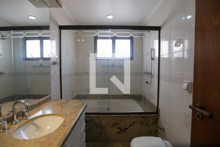 Apartamento à venda com 211m², 3 quartos e 3 vagasBanheiro da Suíte 1