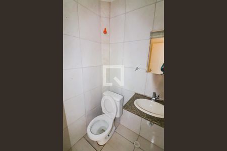 Casa de condomínio à venda com 100m², 2 quartos e 4 vagas Casa de condomínio à venda com 100m², 2 quartos e 4 vagasBanheiro Social