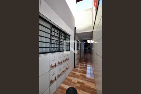 Casa à venda com 237m², 4 quartos e 4 vagasCorredor