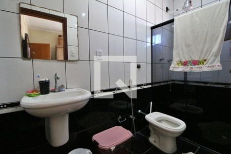 Casa à venda com 237m², 4 quartos e 4 vagasBanheiro do Quarto 4 (suíte)