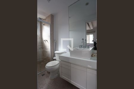 Apartamento à venda com 70m², 2 quartos e 2 vagas Apartamento à venda com 70m², 2 quartos e 2 vagasBanheiro da Suíte 1