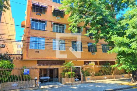 Apartamento à venda com 136m², 4 quartos e 1 vaga Apartamento à venda com 136m², 4 quartos e 1 vagaFachada