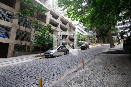 Apartamento à venda com 150m², 3 quartos e 3 vagas Apartamento à venda com 150m², 3 quartos e 3 vagasFachada